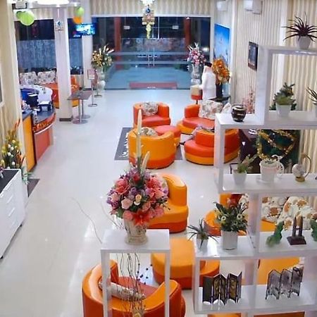 Fortune Front One Hotel Kendari Esterno foto