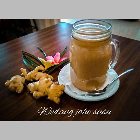 Fortune Front One Hotel Kendari Esterno foto