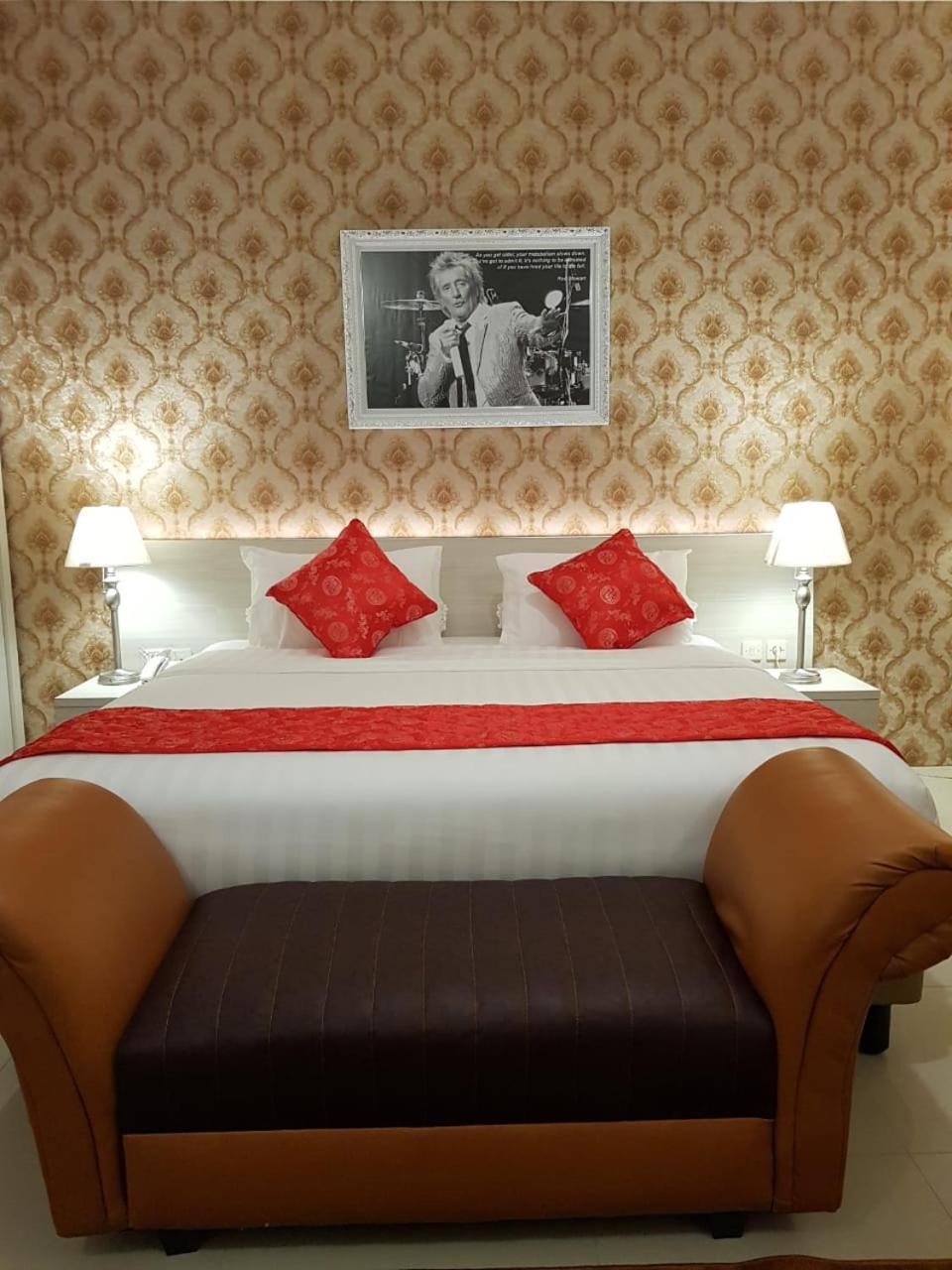 Fortune Front One Hotel Kendari Esterno foto