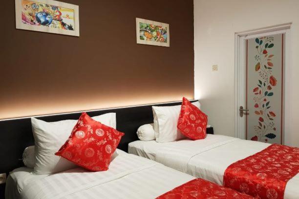Fortune Front One Hotel Kendari Esterno foto