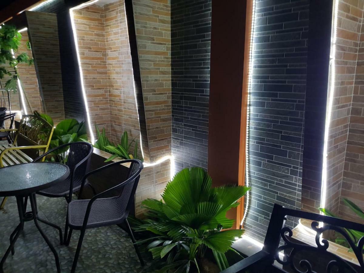 Fortune Front One Hotel Kendari Esterno foto