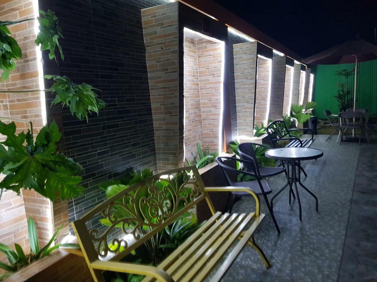Fortune Front One Hotel Kendari Esterno foto